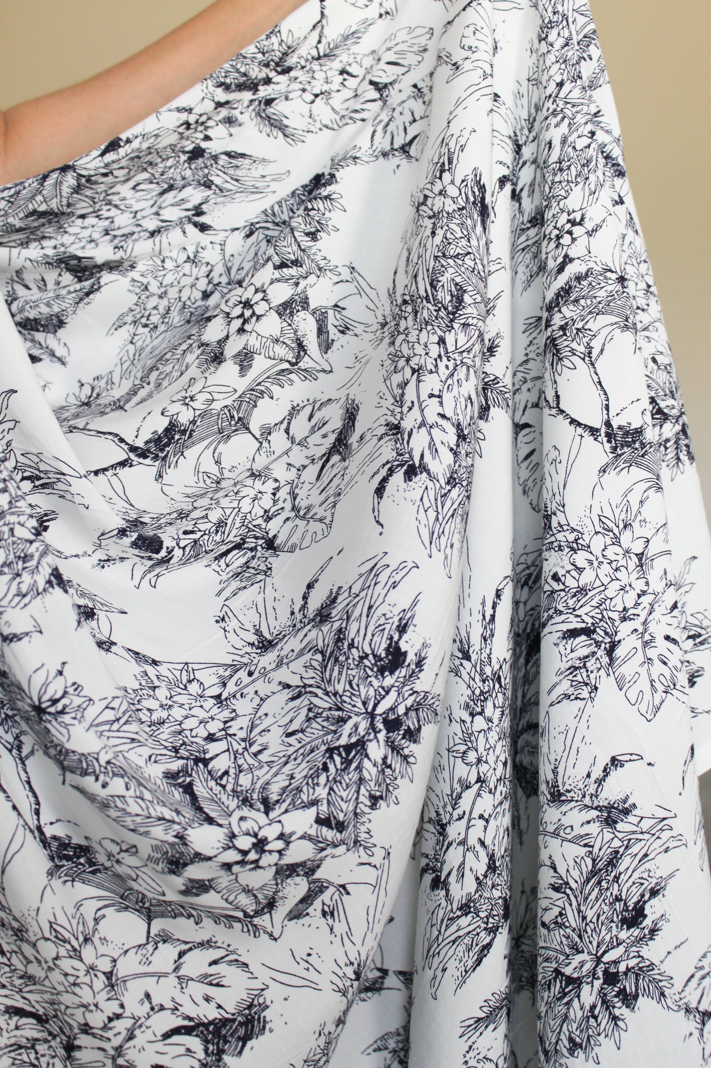 Anashe open-back maxi dress (botanical)